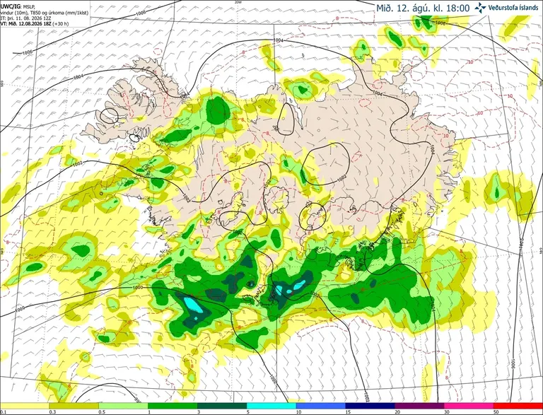 Map from the IG high-resolution model showing precipitation, wind and atmospheric pressure over Iceland at 18:00 on Wednesday 12 August. An extensive area of precipitation covers southern Iceland, with the heaviest rainfall along the south coast and in southwestern Iceland. Rainfall is lighter and more scattered in western Iceland, while the Westfjords and northern Iceland are mostly dry. Easterly and northeasterly winds prevail, with the strongest winds along the south coast.